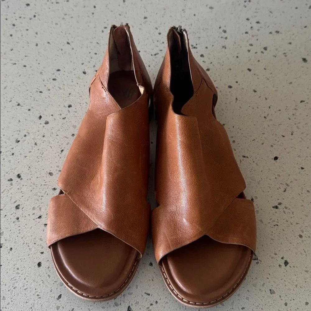 Sofft Cognac Brown Leather Sandals Open Toe Casual Comfortable Women’s Size 10M
